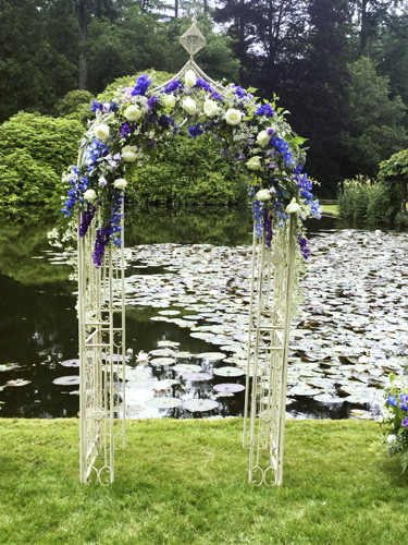 Arch wedding arrangements